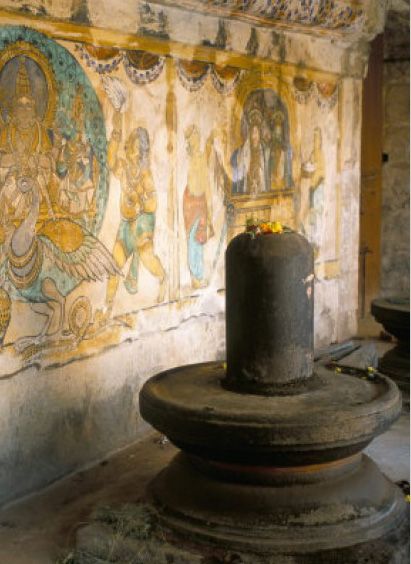 3º shiva-lingam-in-10th-century-temple-of-sri